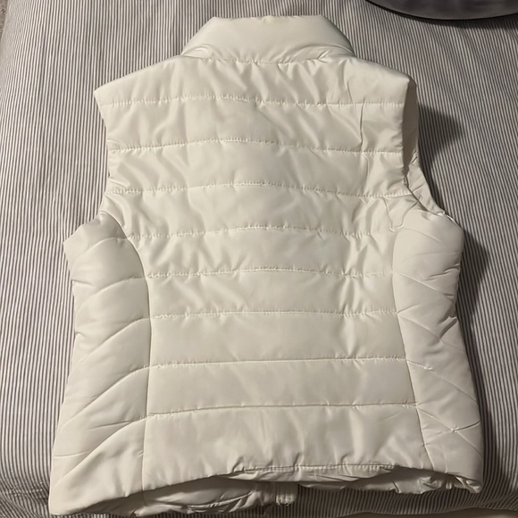 White vest, barley worn - Picture 3 of 4